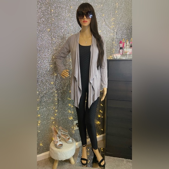 ‼️CLEARANCE Item‼️| Grey Long Sleeve Layered Drape Cardigan - Picture 3 of 8